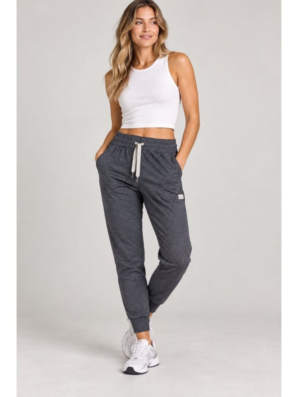 Vuori Performance Jogger in a heathered charcoal gray colorway Sz S Active Wear